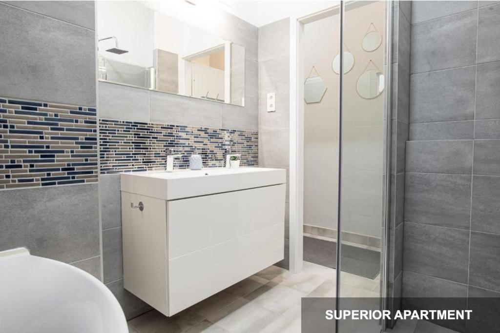 Bpr Agathe Elegant Suite With Parliament View Budapest Bagian luar foto